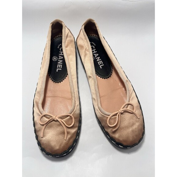 CHANEL Pink Satin Flats with Black Trim - Picture 3 of 10